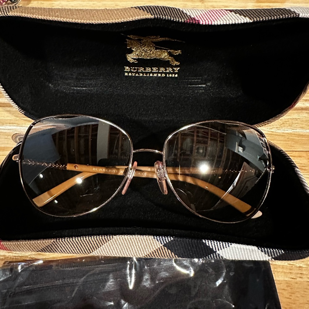 Women’s Burberry Sunglasses- Brand New - 100% Authentic- Case and Papers!
